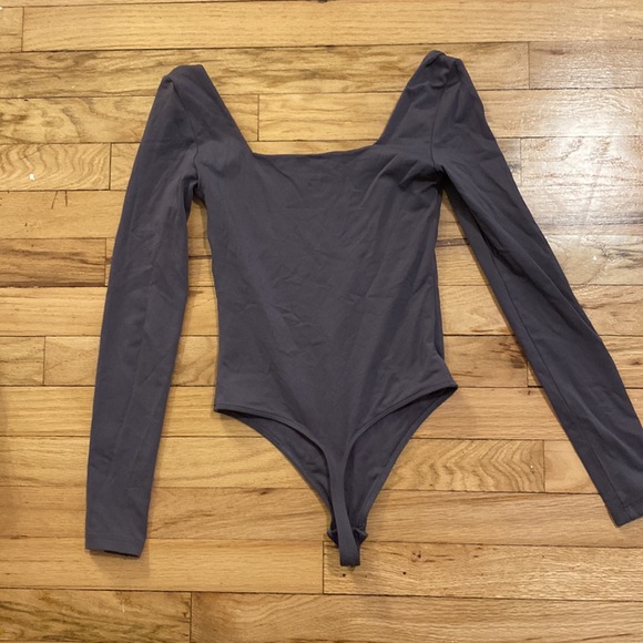 Grey babaton squareneck bodysuit - Picture 2 of 2